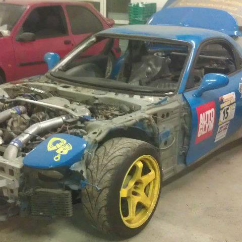 Stavba RX-7 v garáži